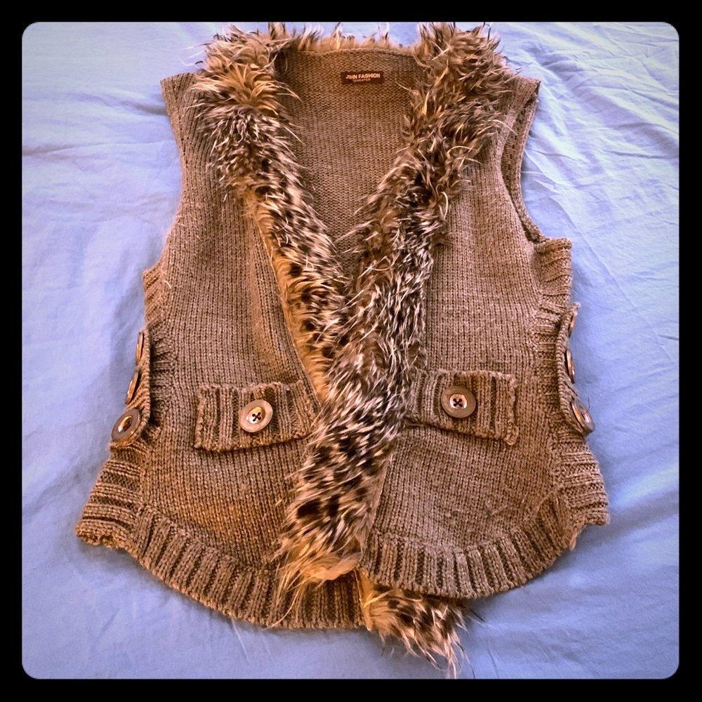 Faux fur knitted vest